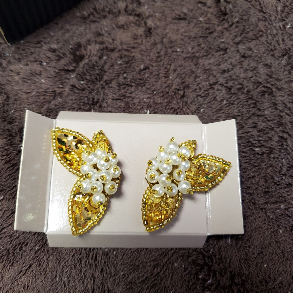 NEW 2 pair of earrings Avon pierced - Picture 7 of 8